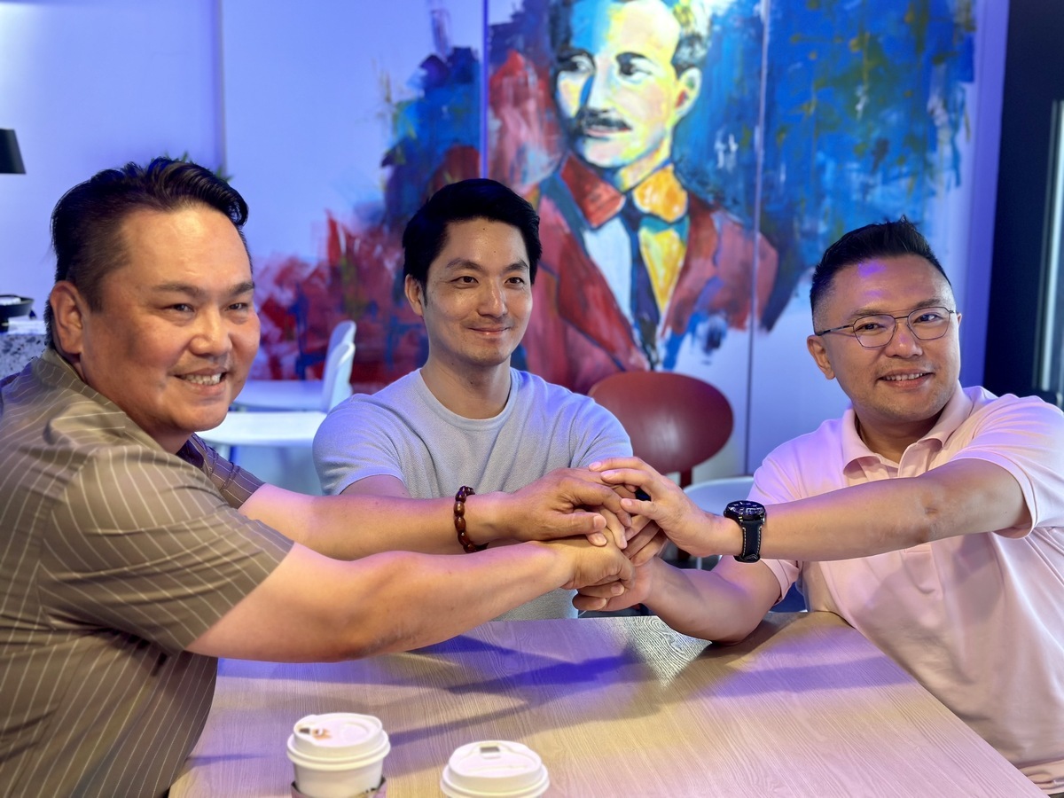 台北市長蔣萬安 (中) 協調張斯綱(右)與陳重文(左)，由張斯綱代表國民黨出馬競選北投士林立委。 圖 : 翻攝自張斯綱臉書