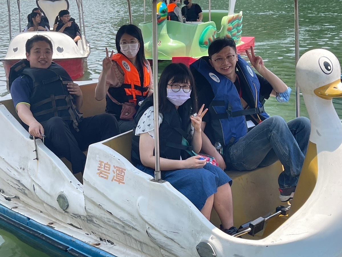 新北市民政局今在新店碧潭風景區舉辦今年第2場單身聯誼活動。 圖：新北市民政局提供