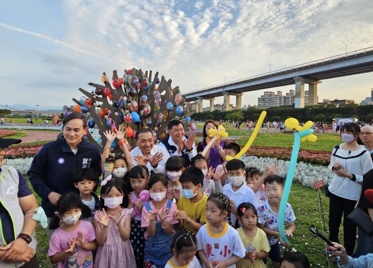 2023新北河濱蝶戀季「盛夏光蝶」有小朋友最愛的摺氣球。 圖：新北市高灘地工程管理處提供