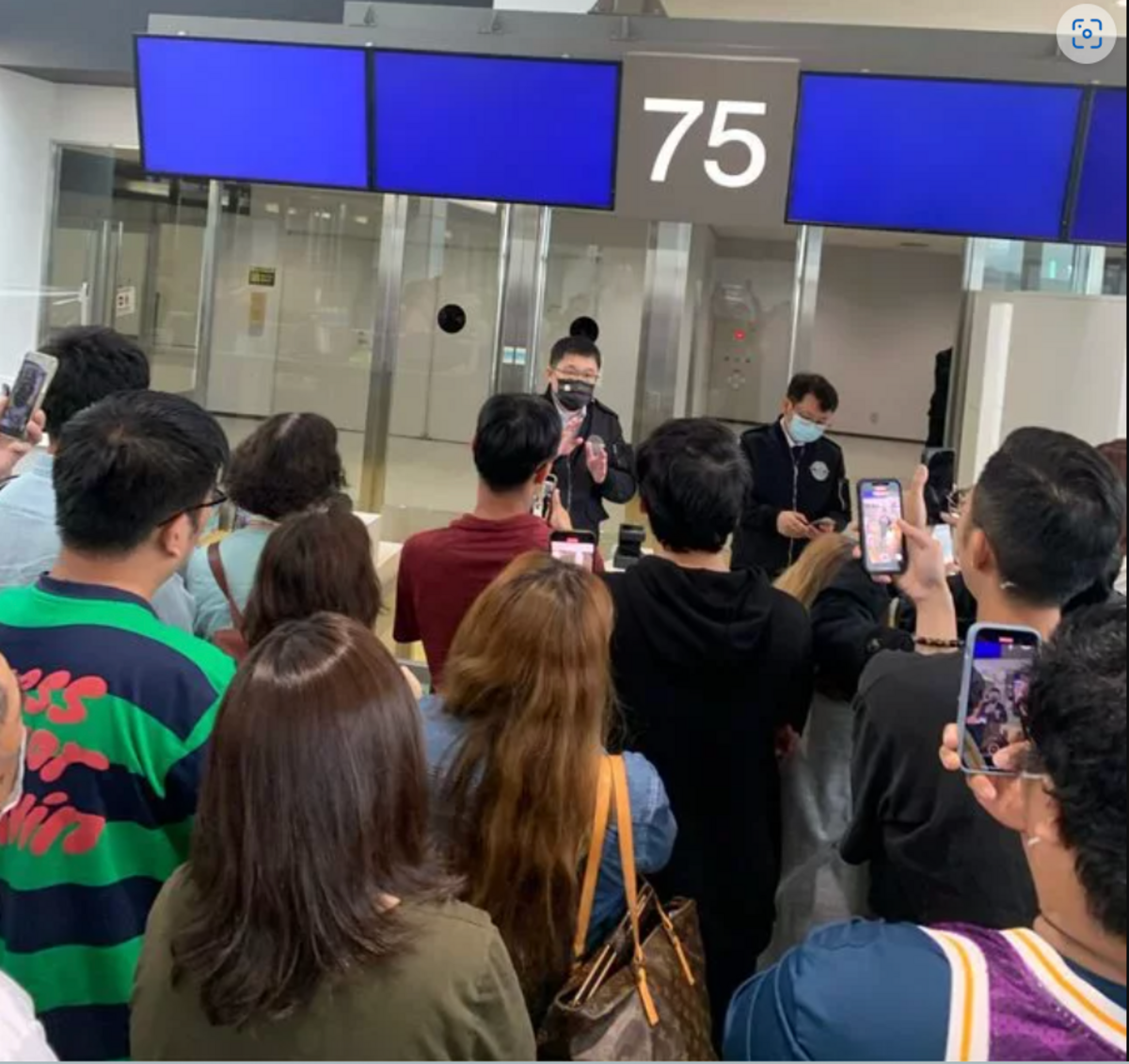 星宇航空董事長張國煒，今天清晨趕赴到現場危機處理。 圖：翻攝自PTT(資料照)
