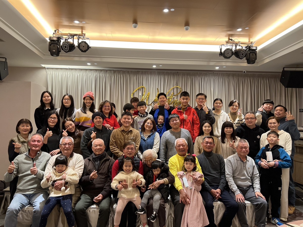 淡水模範母親呂郭緞女士(左前5)。 圖：淡水區公所提供