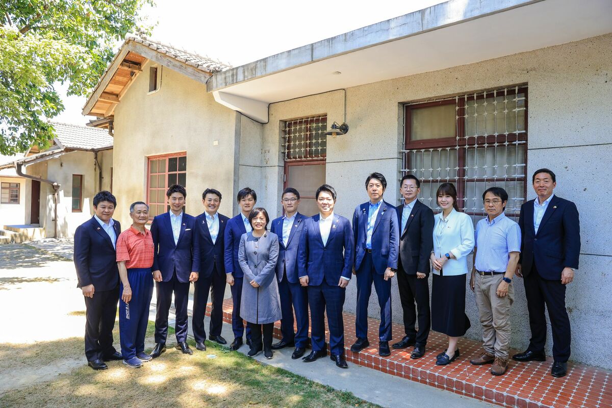 自民黨青年局訪團在台灣眷村文化園區。 圖：高雄市行政暨國際處/提供