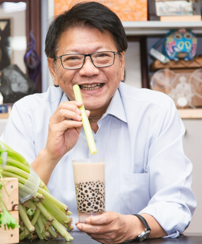 前屏東縣長潘孟安今 ( 7 ) 日臉書發文力挺賴清德喝全糖珍珠奶茶。 圖: 翻攝自潘孟安臉書