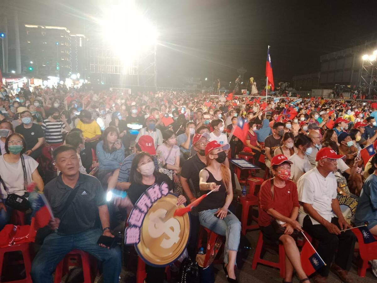 現場宣稱有兩萬人。 圖：孫家銘攝