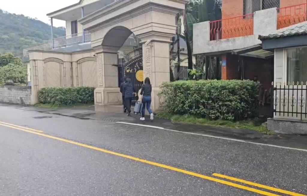 國民黨立委傅崐萁被告發提供競選小物給同黨立委候選人涉及反滲透法等罪，台北地檢署指出，承辦檢察官14日指揮調查局北機站搜索李姓被告花蓮居所，將持續調查釐清中。（讀者提供）