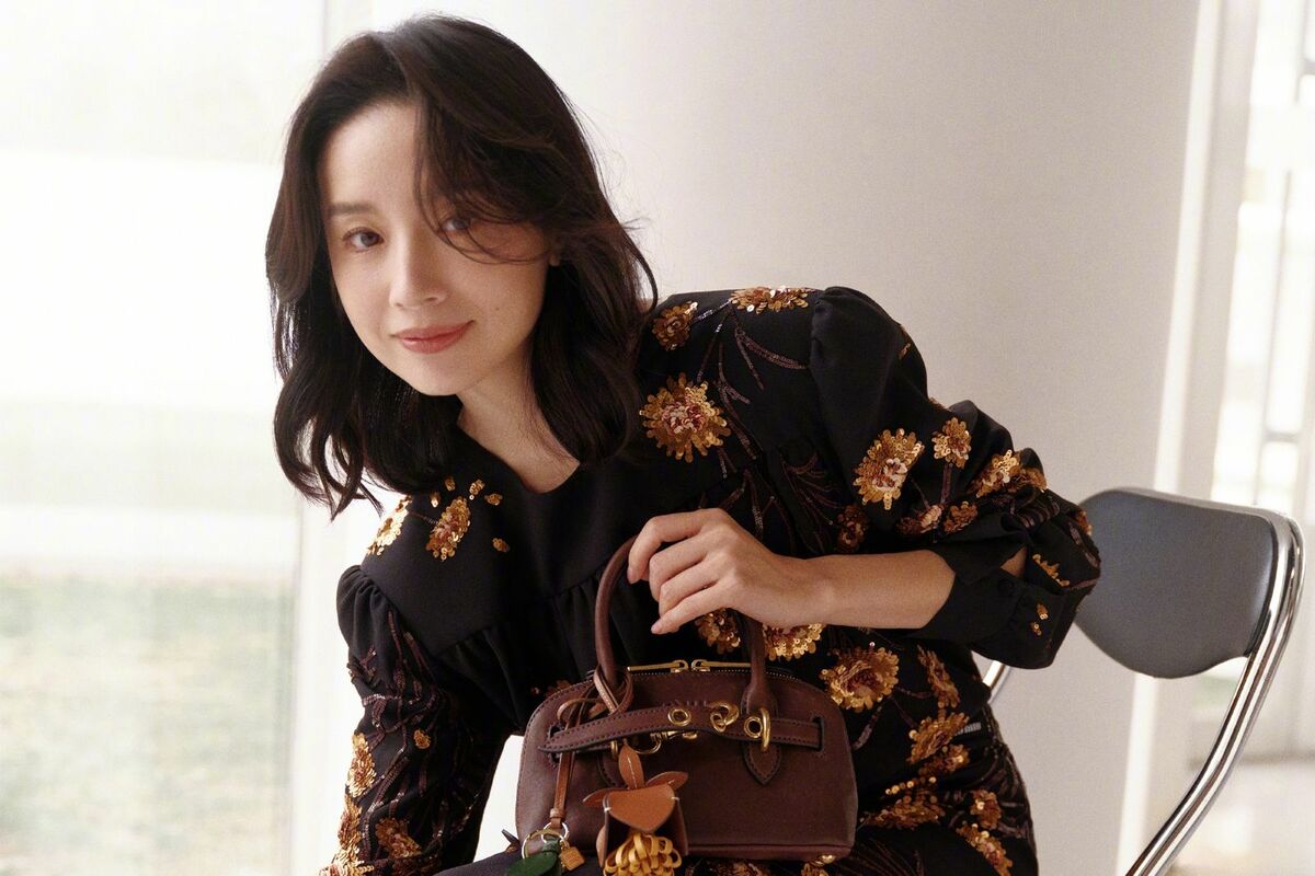 女星控老公粗暴、嗜賭成性！風向一面倒力挺 結果婚內熱吻小王被拍了