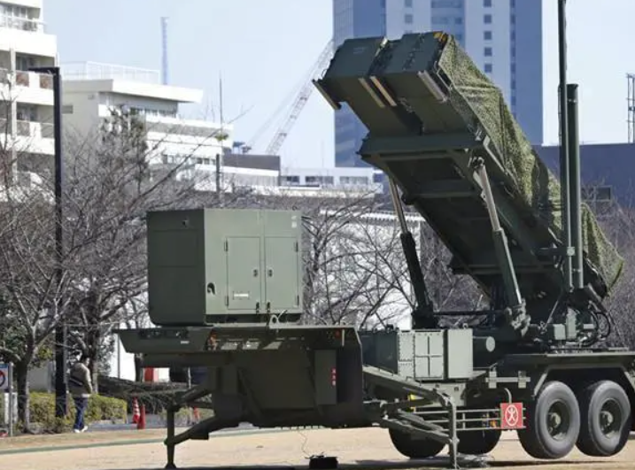 烏克蘭空軍司令米科拉‧奧列什丘克在社交媒體上表示， 4 日夜間，烏軍利用美國提供的「愛國者」反導系統攔截了「匕首」導彈。 圖為愛國者反導系統 圖：翻攝自中國新聞網