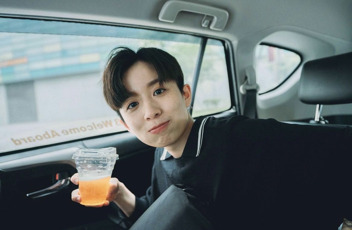 HOOK搭阿部瑪莉亞的車。 圖：翻攝自HOOK IG