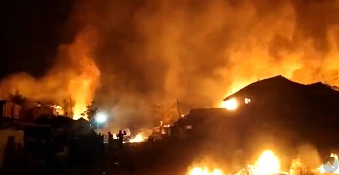 印度東北部曼尼普爾邦（Manipur）最近爆發種族衝突，事件至今已造成至少 50 多人死亡、數百人住院，更有超過 2 萬人已逃離該地。 圖 : 翻攝自推特