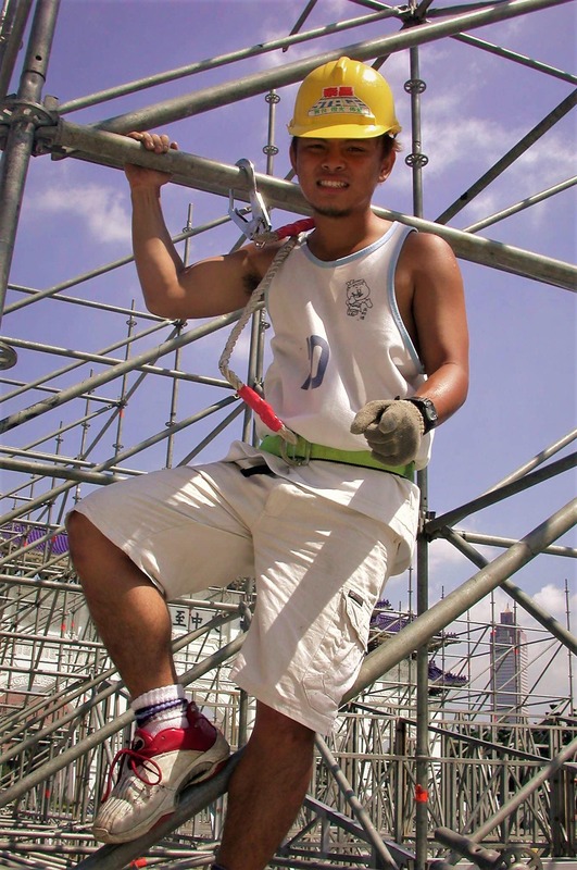 6日是黃明志的40歲生日，他在臉書曬出年輕時的做工照，並分享了20年來的心路歷程。 圖：翻攝自FB/Namewee 黃明志