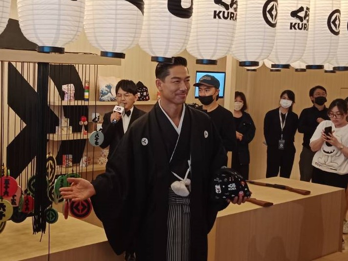 AKIRA出席藏壽司全球首家旗艦店開幕。 圖：孫家銘攝