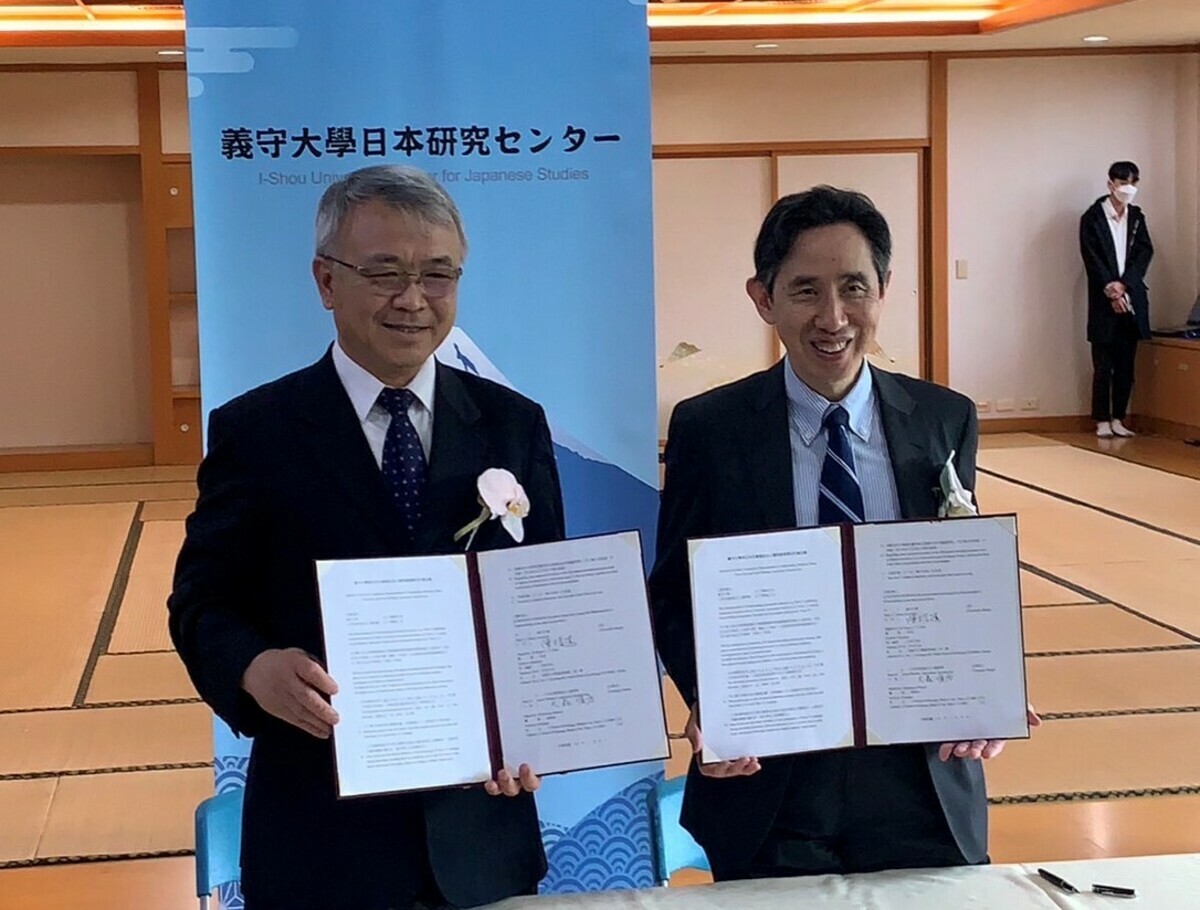 陳振遠(左)和大森順方簽署合作協議。 圖：台日經貿文化交流協會/提供