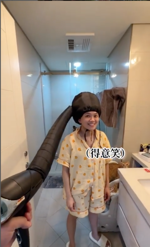 神器的設計是將整顆頭包覆，並利用吹風機的風達到烘乾效果， 圖：翻攝自IG＠thetiffanychen