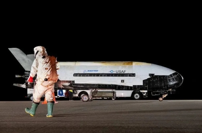 美國的 X-37B 太空梭起步畢竟比中國早了 10 多年，帶有軍事與民間用途。 圖 : 翻攝自疏密院十號