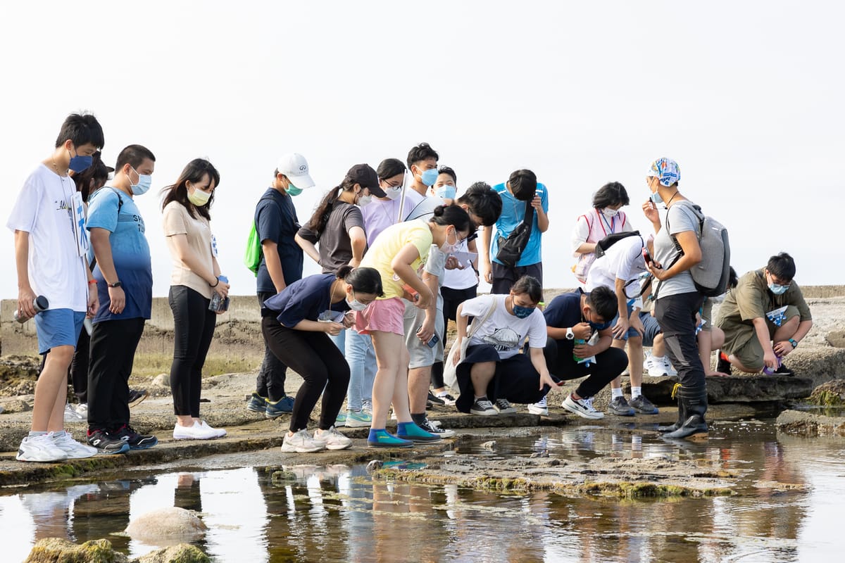 今年「新北永續未來學院─國中體驗營」將到馬崗潮間帶生態觀察。 圖：新北市環保局提供