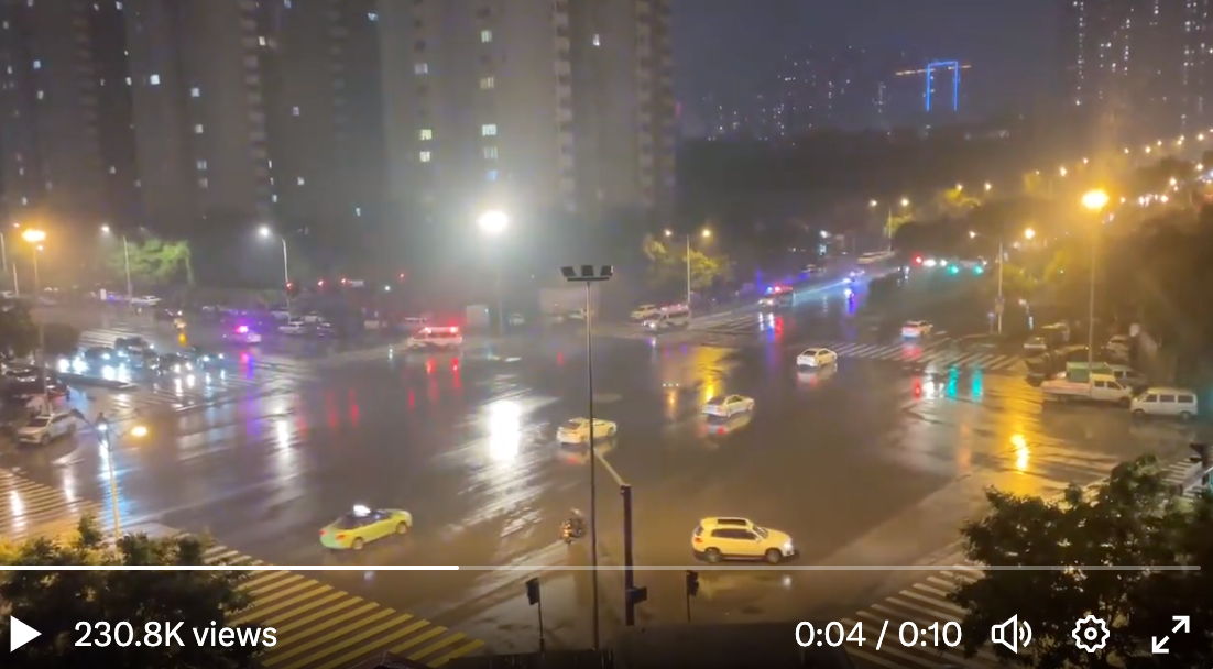 中國陝西西安進入高度戒備狀態，禁飛任何航空器，從半夜到凌晨警報頻傳。 圖：翻攝自老玉米海参王 (@lla66750153) 推特