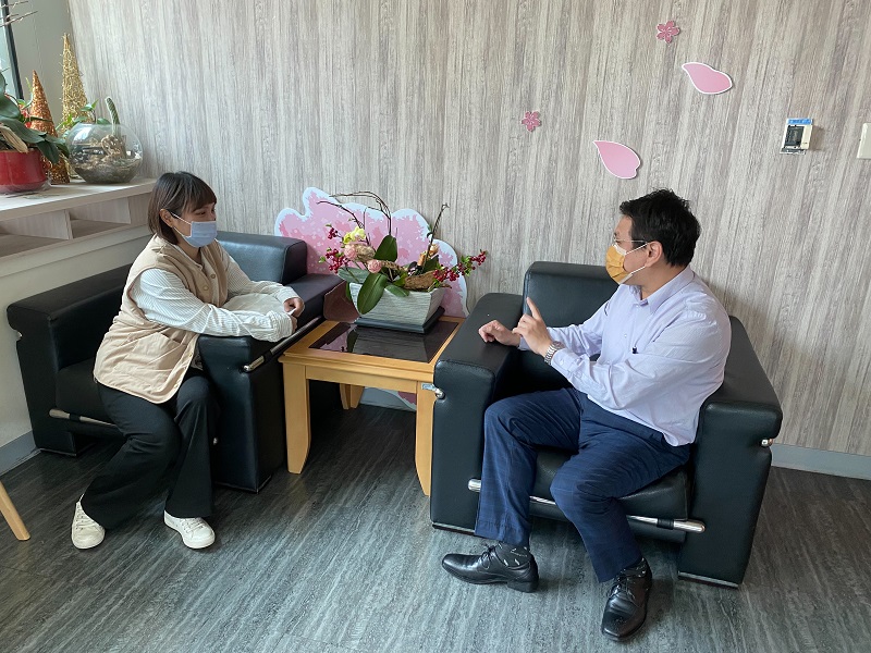 律師會前先行瞭解案情。 圖：新北市勞工局/提供