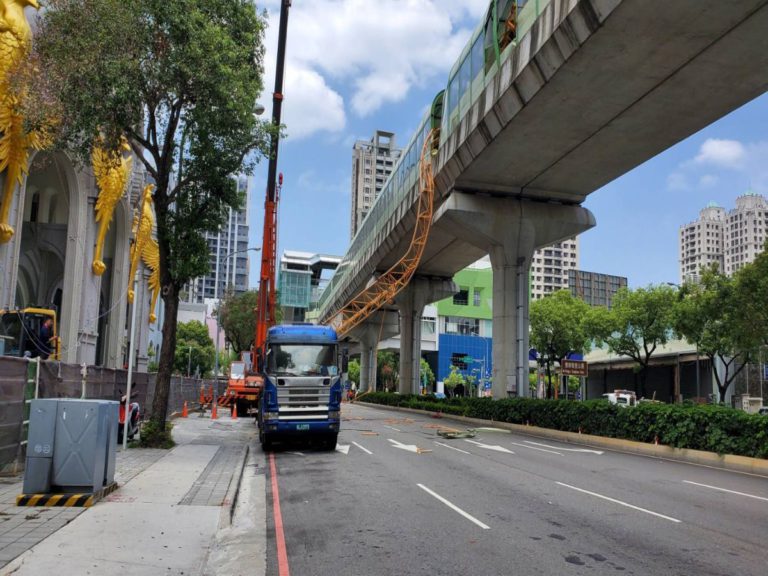 台中捷運公司連夜清理現場，官網公告，恢復全線通行。 圖：台中市政府提供