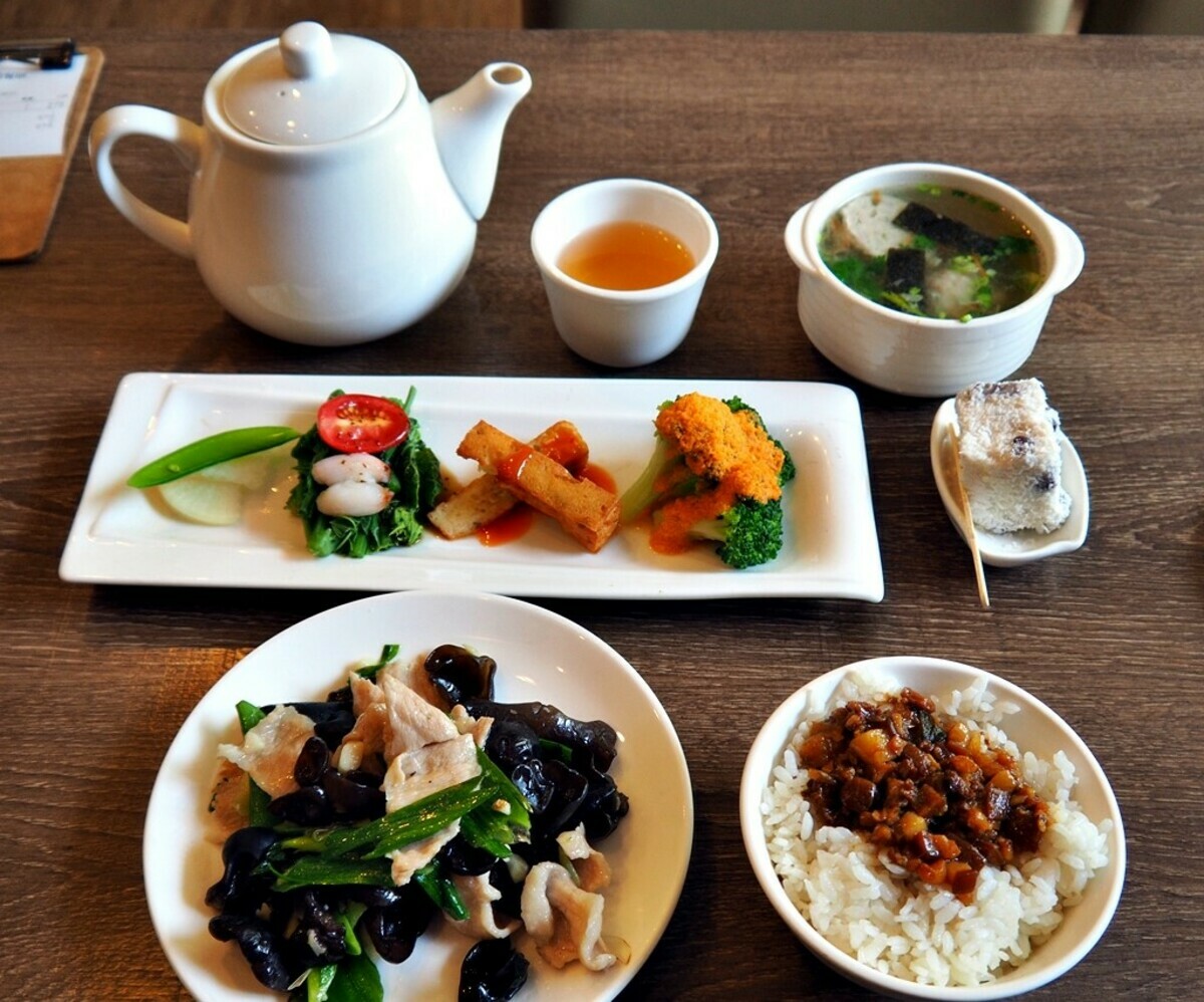 新入選《米其林指南》的貳哥食堂菜色。 圖：高雄市觀光局提供