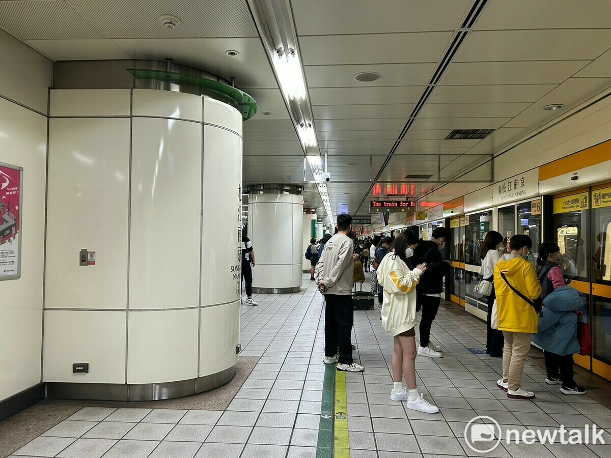 明(18)日起就可以到4大超商及博客來預購TPASS悠遊卡。（北捷示意圖） 圖：林岑韋／攝