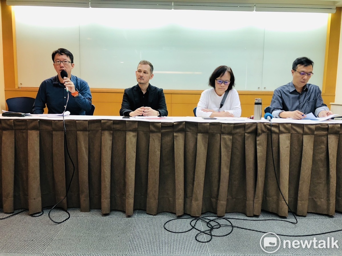 由文化界人士自發組成的「聲援富察連署工作小組」今（12） 日舉行記者會。 圖：謝莉慧/攝
