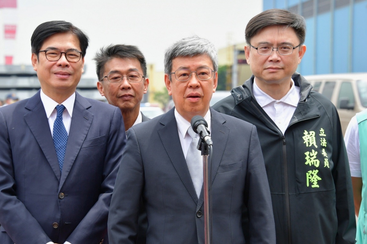 行政院長陳建仁今（12）天上午到高雄出席「關務署100噸級巡緝艇第四艘CP-10006海雄艇交船典禮」前受訪。 圖：行政院提供