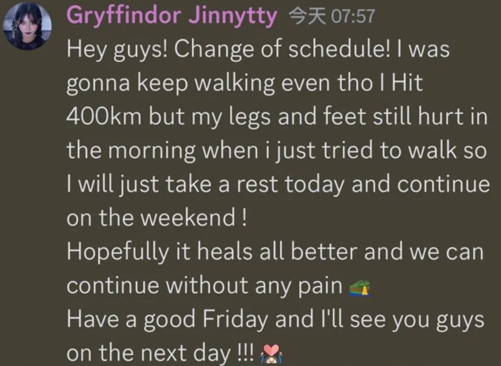 企鵝妹今早發文表示腳還是很痛於是決定休息一天。 圖：翻攝自Jinnytty Twitch
