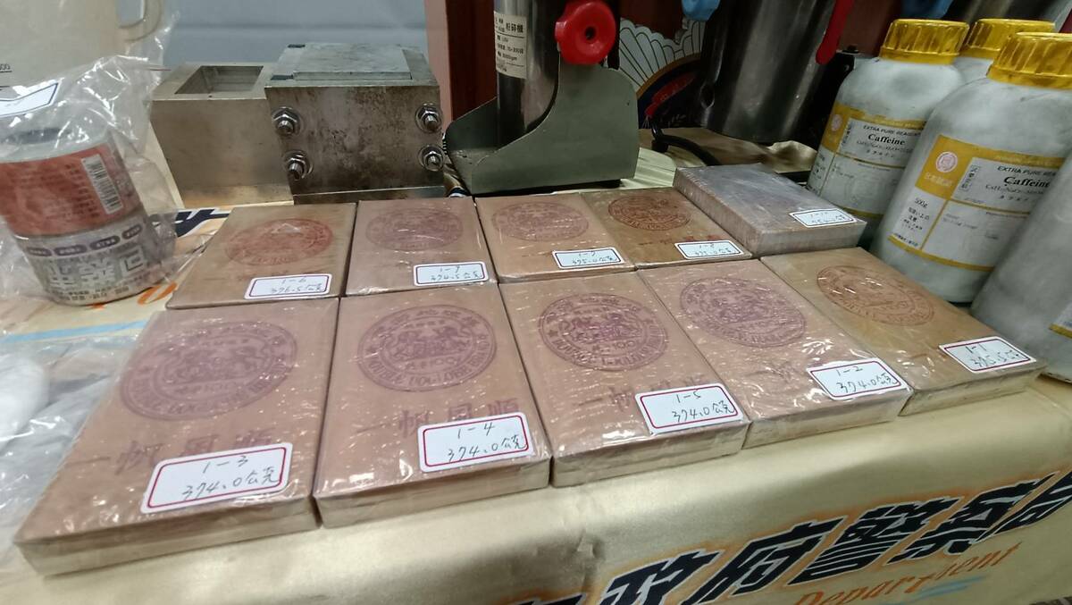 警方查獲海洛因及毒品加工機具。 圖：高雄市刑警大隊提供