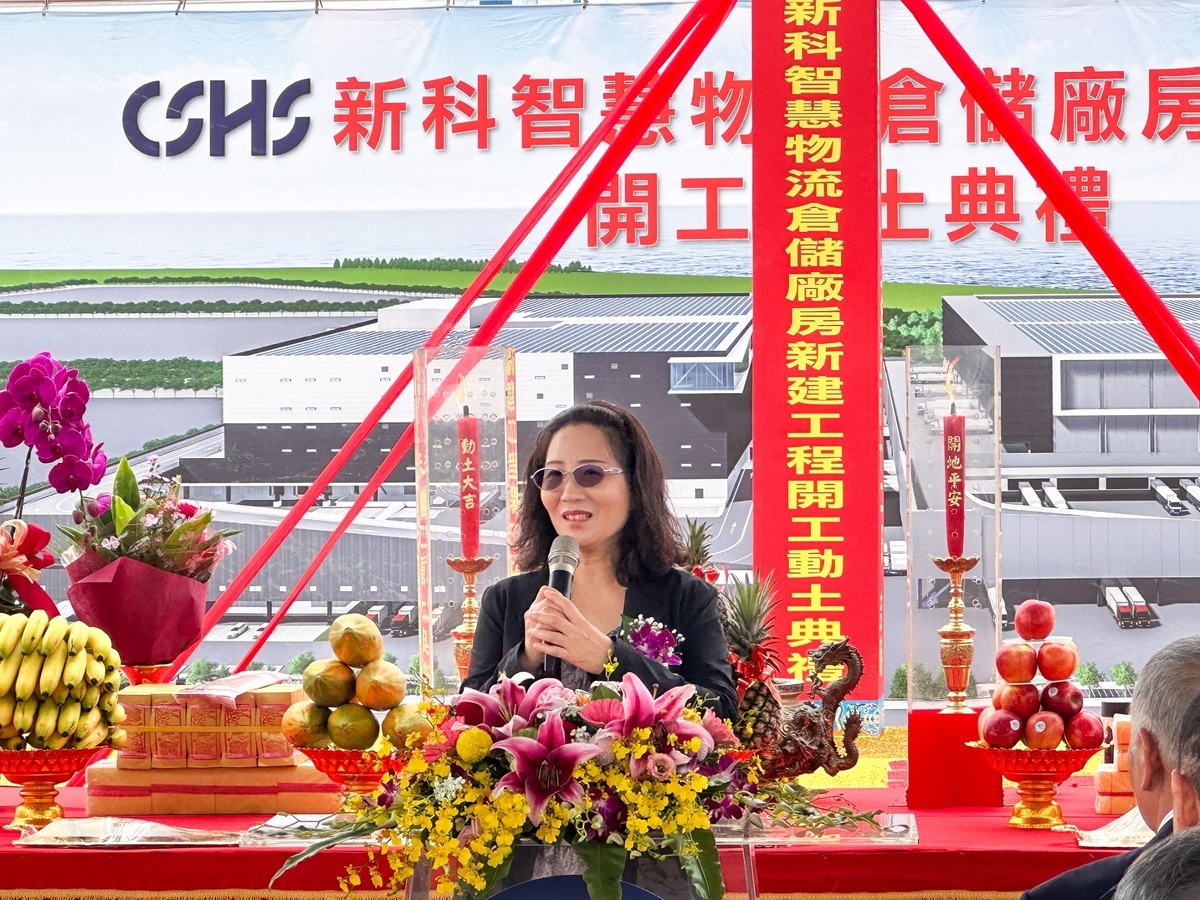 經發局副局長黃碧玉表示，配合台北港周邊即將陸續完工的淡江大橋、淡北道路、輕軌等交通建設，未來台北港所提供的物流服務功能將成為輔佐北台灣地區產業發展的重要關鍵。 圖：新北市經發局提供