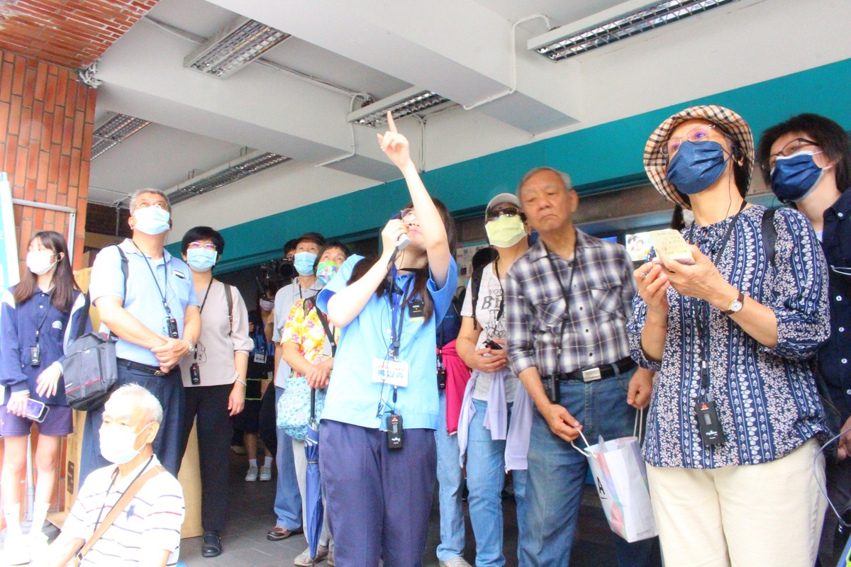 此屆學員更與新北市圖合作，同時結合孝親系列活動，讓竹林同學的媽媽們在這趟「知性之旅」中度過了很不一樣的母親節。 圖：竹林中學提供