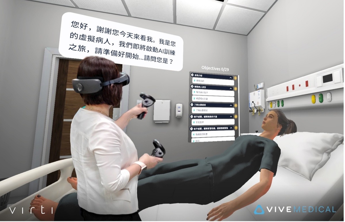 亞洲大學護理學院院長吳樺姍使用VIVE XR Elite體驗AI虛擬病人教案製作成果 圖：HTC/提供