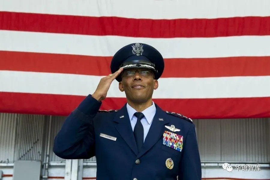 有外媒報導，空軍參謀長布朗（Charles Q. Brown Jr）預計將由拜登提名擔任參謀長聯​​席會議主席。 圖：翻攝自《華語智庫》