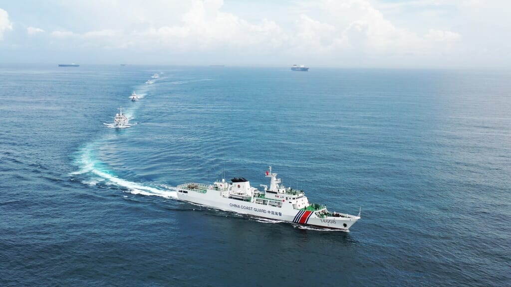 11日凌晨兩艘中國海警局船舶航行在釣魚台海域，日本認為「領海」遭入侵。圖非當事中國海警船。 （圖取自中國海警局網頁ccg.gov.cn）