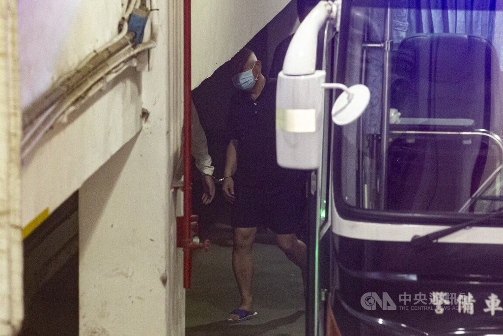 台北地檢署偵辦共諜案，2月間聲請羈押禁見前民進黨黨工黃取榮（圖）獲准。由於羈押期限即將屆滿，檢察官日前聲請延押。台北地方法院17日下午將召開羈押庭，上午提訊黃取榮等到北院。中央社記者鄭清元攝  114年4月17日