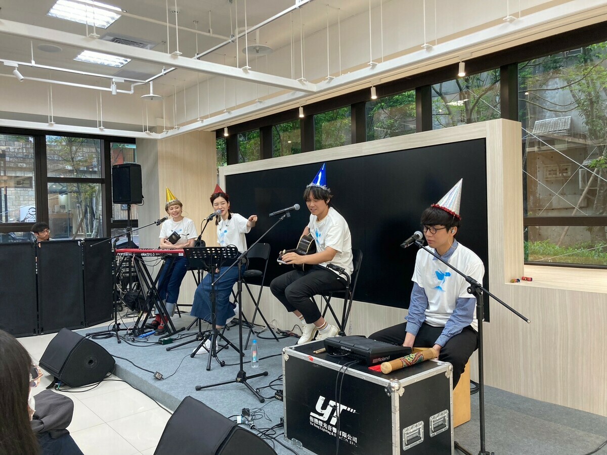 四枝筆與歌迷分享團員趣事。 圖：新北市青年局提供