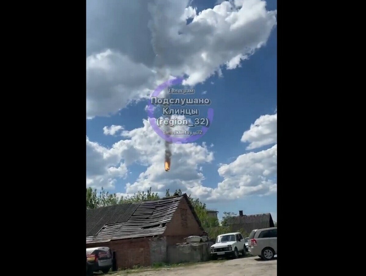 2架俄羅斯戰機和2架軍用直升機今天在靠近烏克蘭邊境的地區遭到擊落。 圖：翻攝推特