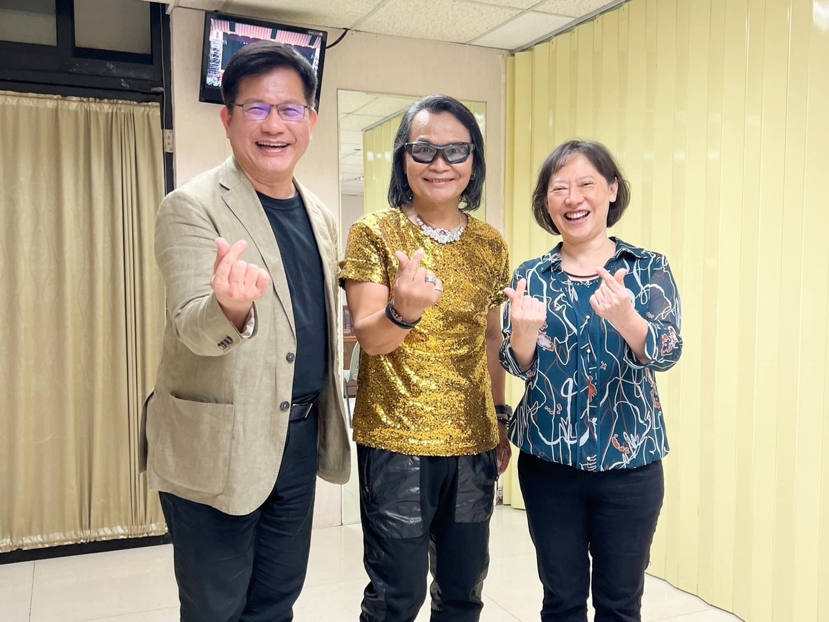 總統府秘書長林佳龍偕同妻子廖婉如參加沈文程演唱會。 圖：取自林佳龍臉書