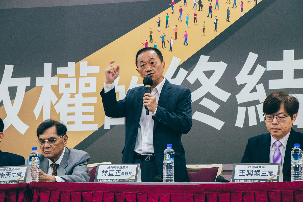 台灣制憲基金會執行長林宜正提到，有民調顯示，超過一半人不樂見明年民進黨繼續執政，這對民進黨是一個危機。 圖：台灣獨立建國聯盟提供