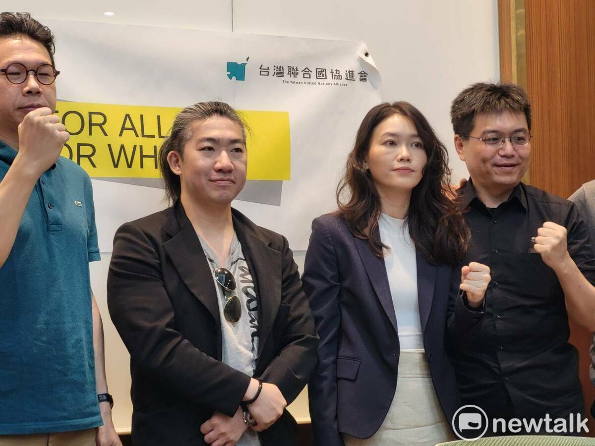 台灣聯合國協進會理事史書華(左二)、台灣基進台北黨部主委吳欣岱(右二)。 圖：陳佩君／攝