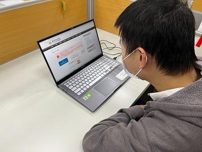 民眾可多加利用監理服務網線上申辦日文譯本服務，只要駕照期限未逾期，且駕照登載住址與身分證之戶籍地址相同，即可線上申辦日文譯本，免再至監理所臨櫃辦理。 圖：台北區監理所提供