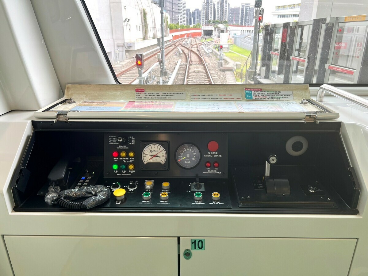 中捷列車駕駛台蓋板即起全時段開啟。 台中捷運公司/提供