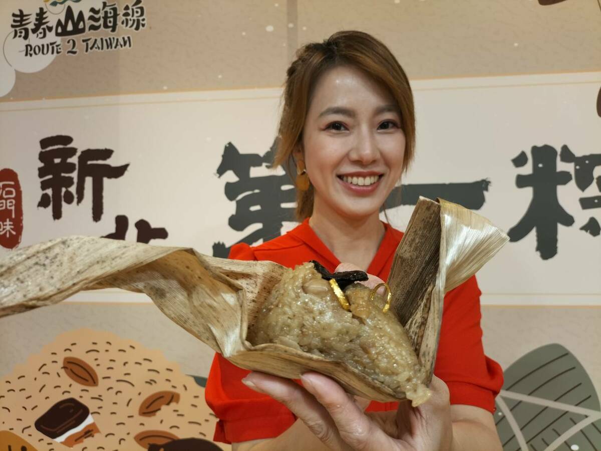今年的活動以「新北第一粽」為主題推廣石門粽品牌形象，並結合石門三寶：肉粽、石花凍、鐵觀音，並結合農特產品以行銷在地特色美食。 圖：石門區公所提供