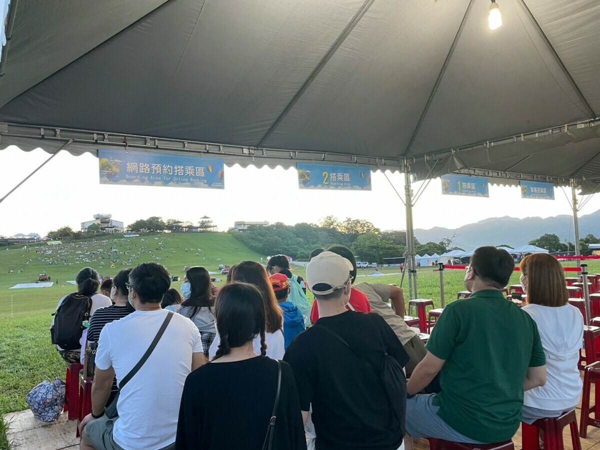 熱氣球繫留體驗，今年於5月24日與5月31日中午12點開放購票。 圖：台東縣政府／提供