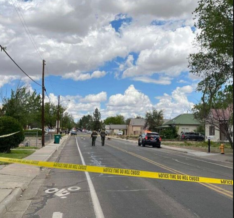 新墨西哥州西北部城市法明頓（Farmington）警方今（16）日指出，當地發生一起槍擊案，導致至少 3 人死亡，槍手已被警方擊斃。 圖：翻攝自CALL TO ACTIVISM推特