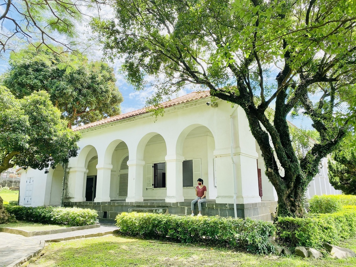 新北市立淡水古蹟博物館在518國際博物館日推出「518微逛古蹟輕旅行」，完成集章活動，就能到前清淡水關稅務司官邸（小白宮）換保久乳及春一枝冰棒。 圖：淡水古蹟博物館提供