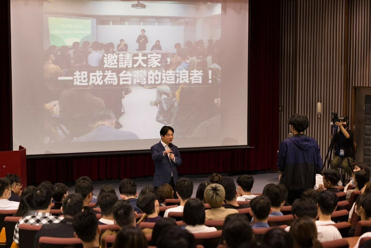 賴清德16日晚間應邀出席政治大學學生會與學生議會舉辦的「青年與主席有約」活動。 圖：翻攝賴清德臉書