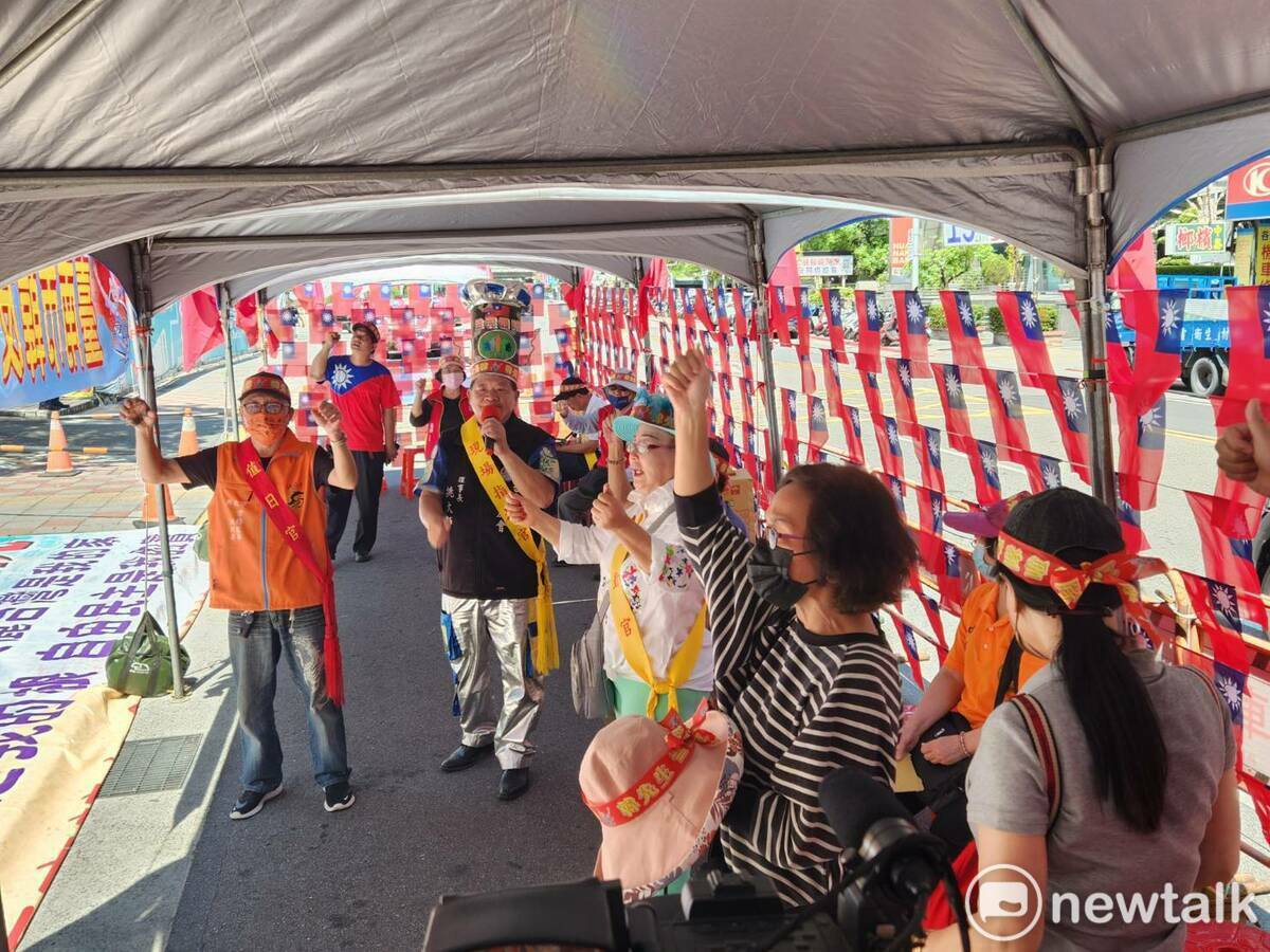 台南市韓友會高喊侯友宜團結。 圖：黃建豪/攝