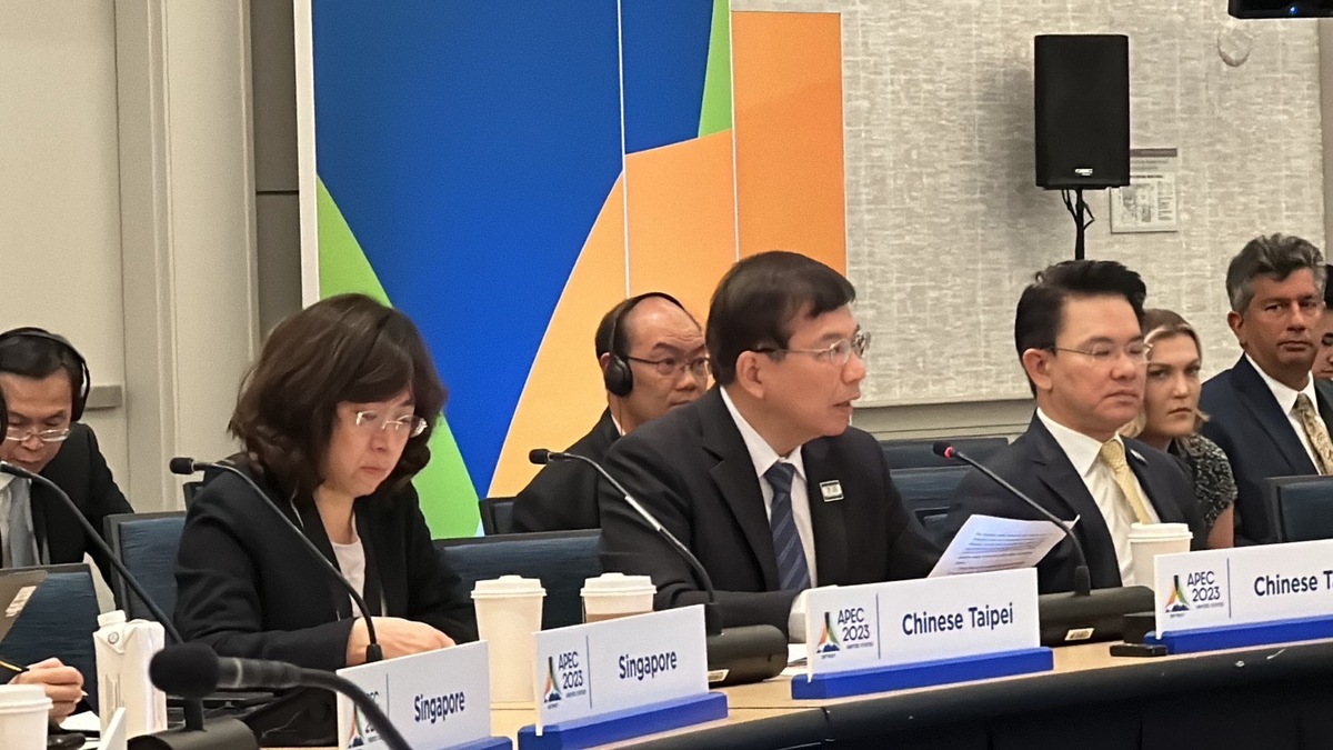 王國材(中)於APEC第11次運輸部長會議中，分享我國強化運輸供應鏈韌性作為之成功經驗。 圖：交通部／提供