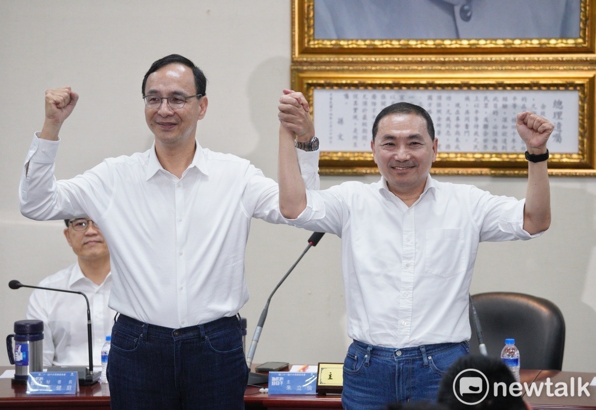 新北市長侯友宜正式參選2024總統，高呼要再一次政黨輪替。 圖：張良一/攝