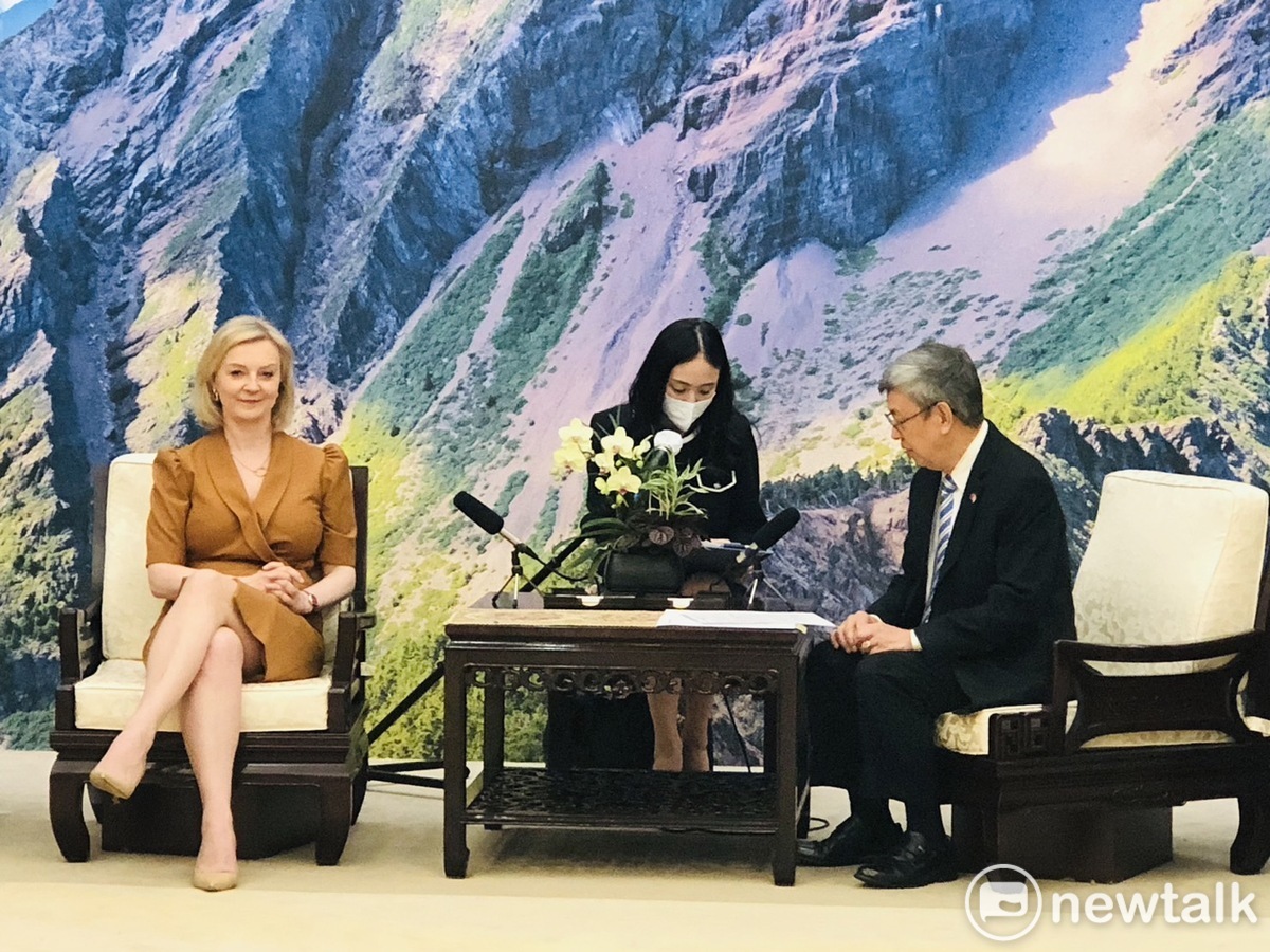 英國前首相特拉斯（Liz Truss）下議員今（17）天下午到行政院拜會陳建仁院長。 圖；謝莉慧/攝